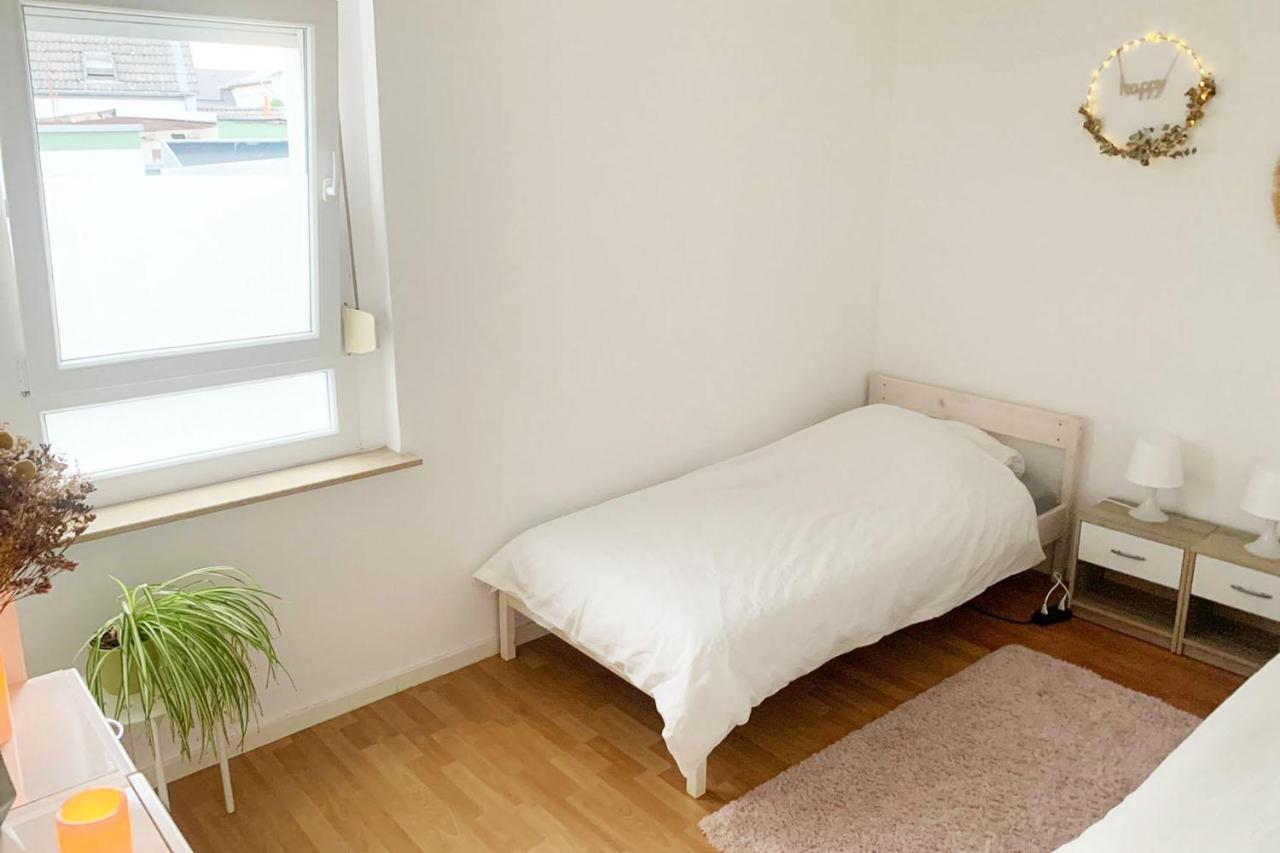 3 Bedroom Apartment In Леверкузен Екстериор снимка