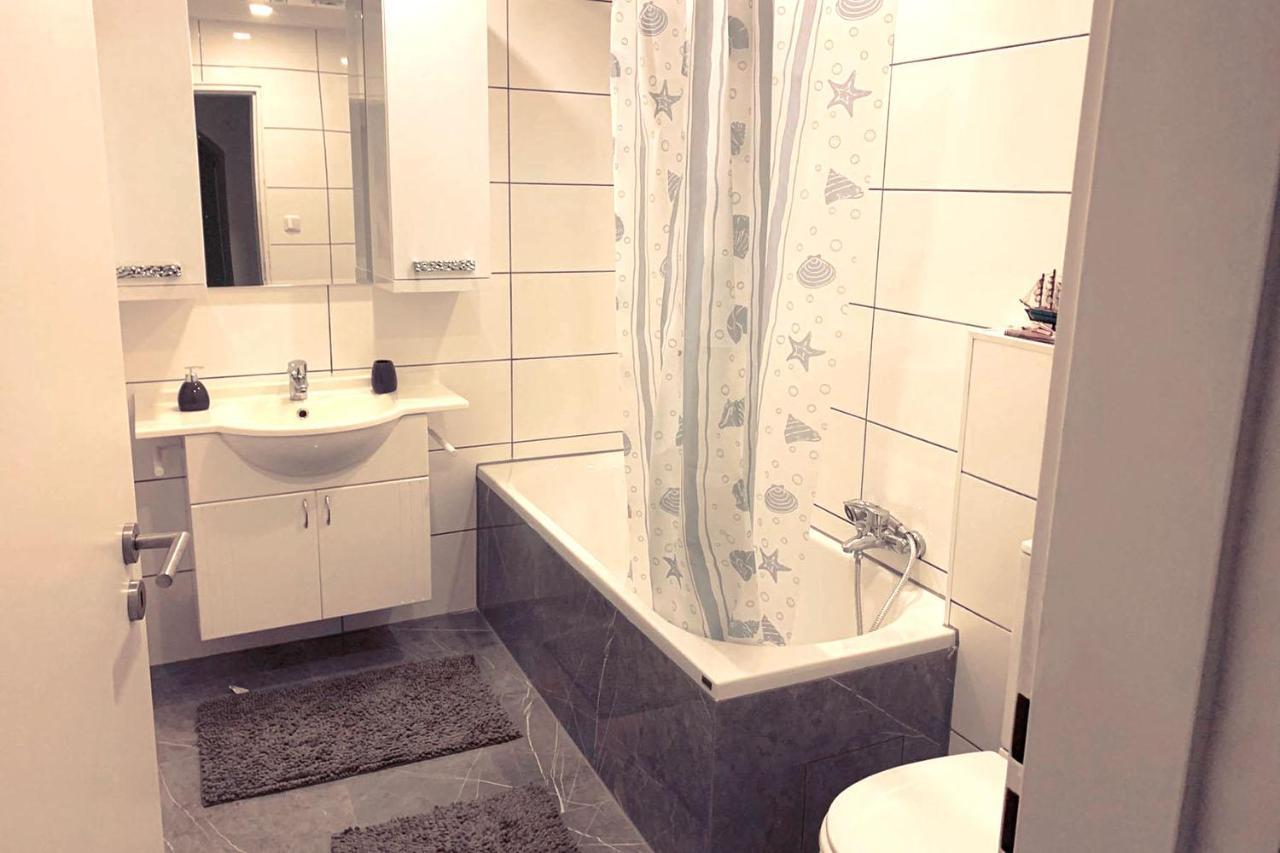 3 Bedroom Apartment In Леверкузен Екстериор снимка
