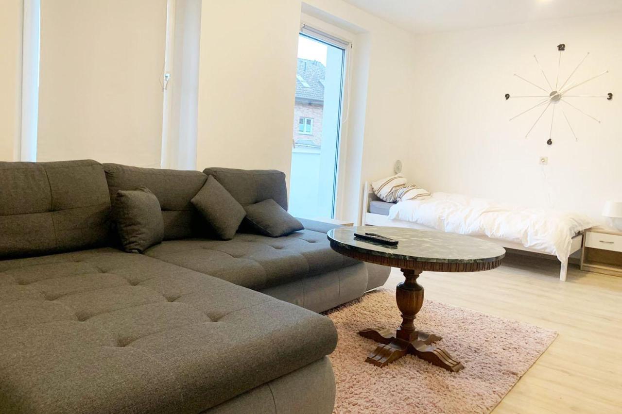 3 Bedroom Apartment In Леверкузен Екстериор снимка