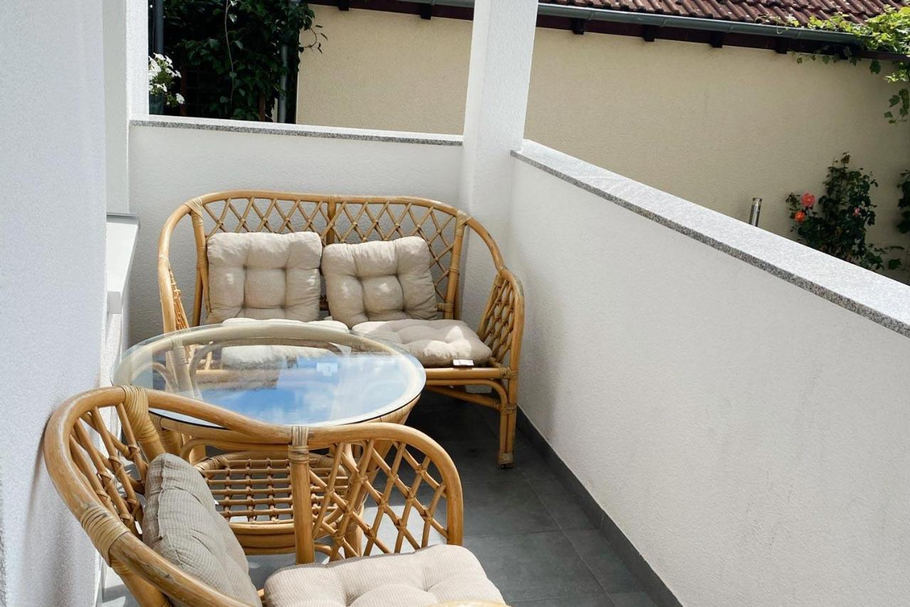 3 Bedroom Apartment In Леверкузен Екстериор снимка